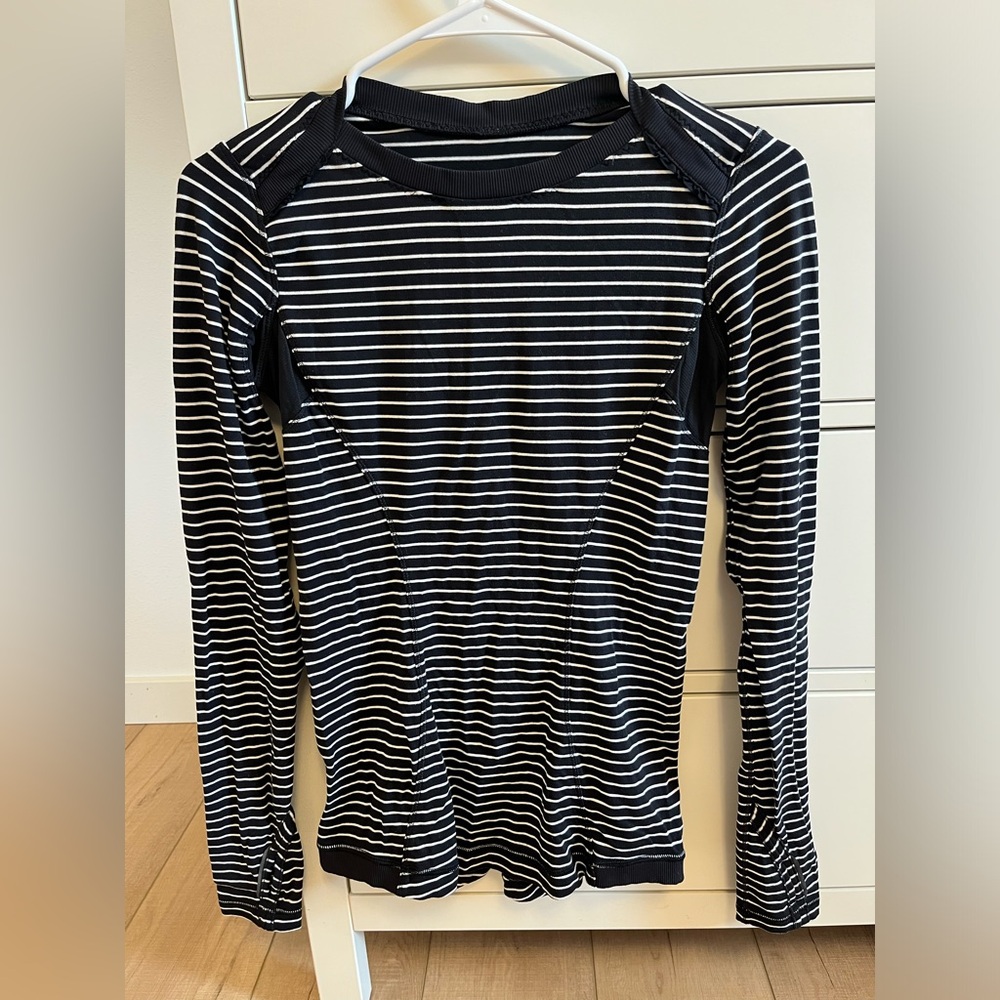 Lululemon ruched shoulder and back pullover